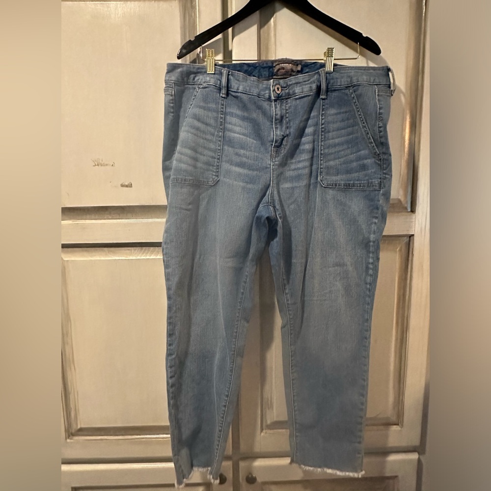 Torrid cropped boyfriend jeans size 20